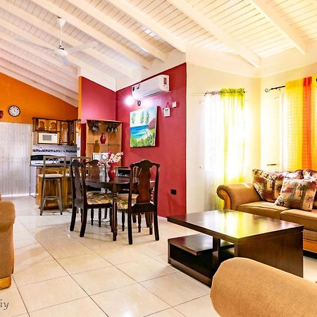 Ocho Rios Emerald 2 Bed 10 Mins Ocho Rios 24Hrs Hot Water Wi Fi Exterior photo