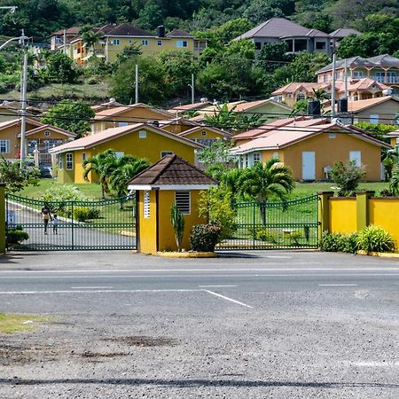 Ocho Rios Emerald 2 Bed 10 Mins Ocho Rios 24Hrs Hot Water Wi Fi Room photo