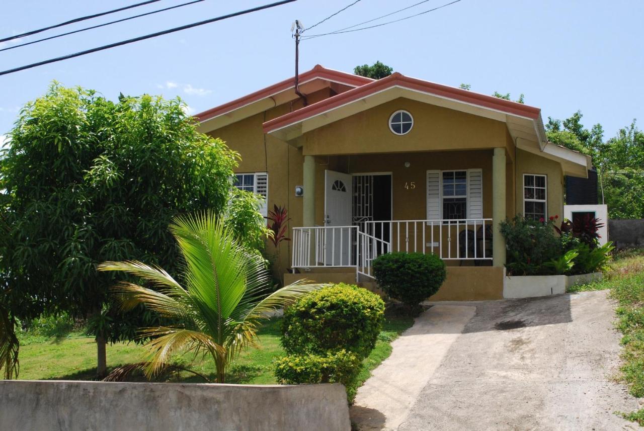Ocho Rios Emerald 2 Bed 10 Mins Ocho Rios 24Hrs Hot Water Wi Fi Room photo