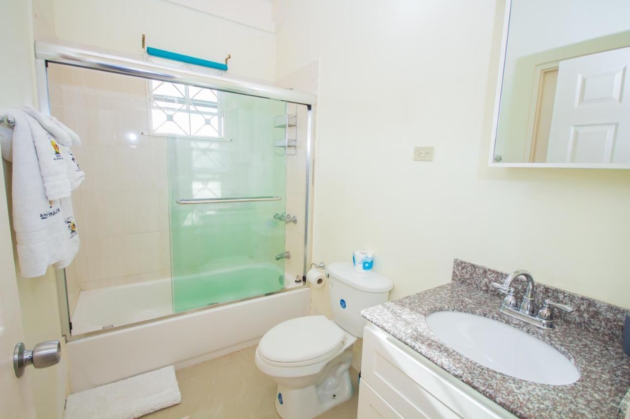 Ocho Rios Emerald 2 Bed 10 Mins Ocho Rios 24Hrs Hot Water Wi Fi Exterior photo